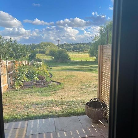 Garden Studio Нюбъри Екстериор снимка